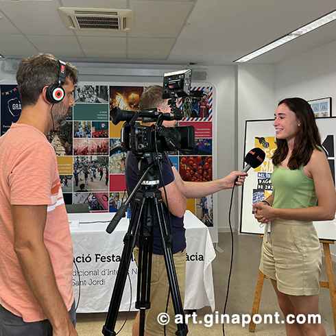 Como ganadora del cartel de la Festa Major de Gràcia, aparecí en distintos medios de comunicación: me entrevistaron en TV y prensa, hice un discurso en la apertura de las fiestas y conté my diseño en un reel para el Distrito de Gràcia.